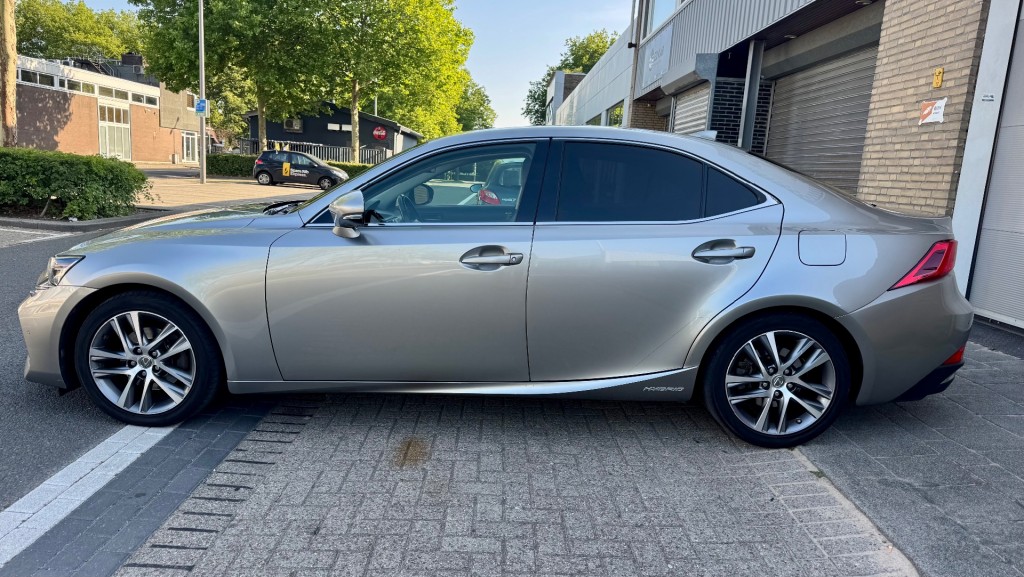 LEXUS-IS-300h Hybrid Edition 30 ACC OPENDAK LEER PRIMA AUTO