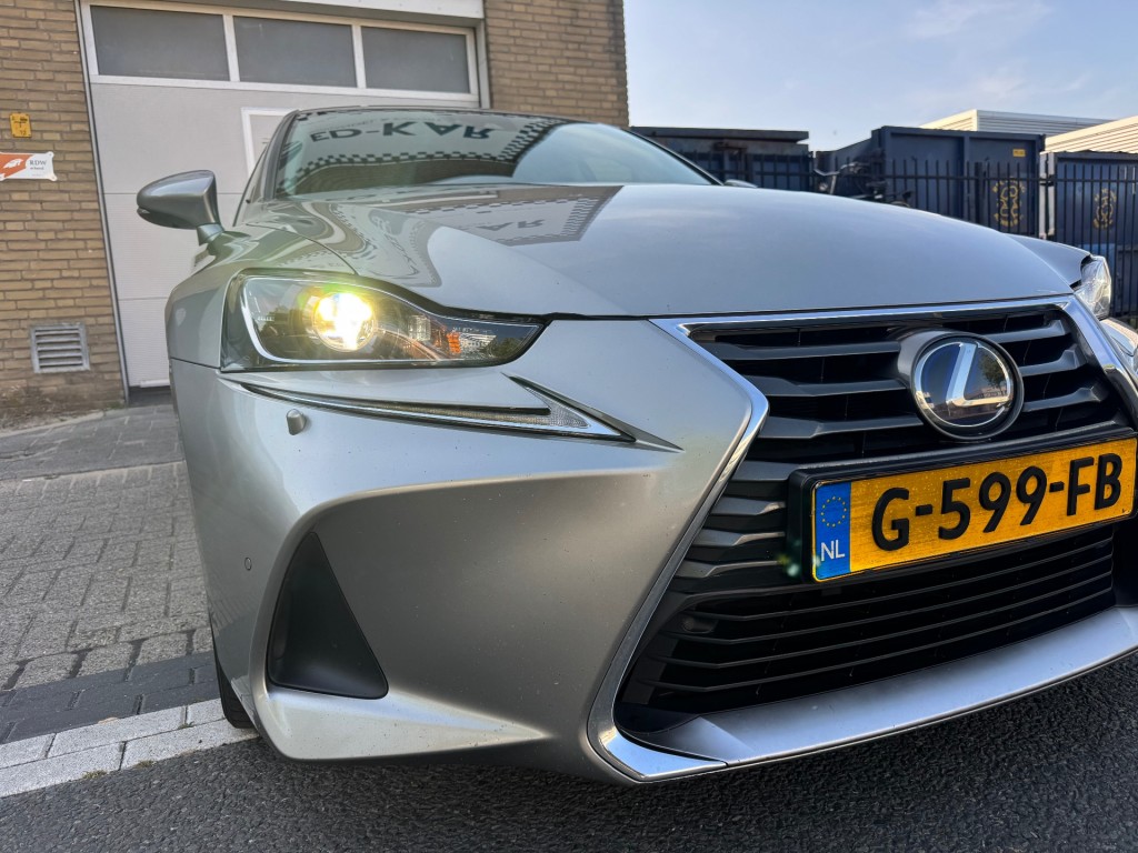 LEXUS-IS-300h Hybrid Edition 30 ACC OPENDAK LEER PRIMA AUTO