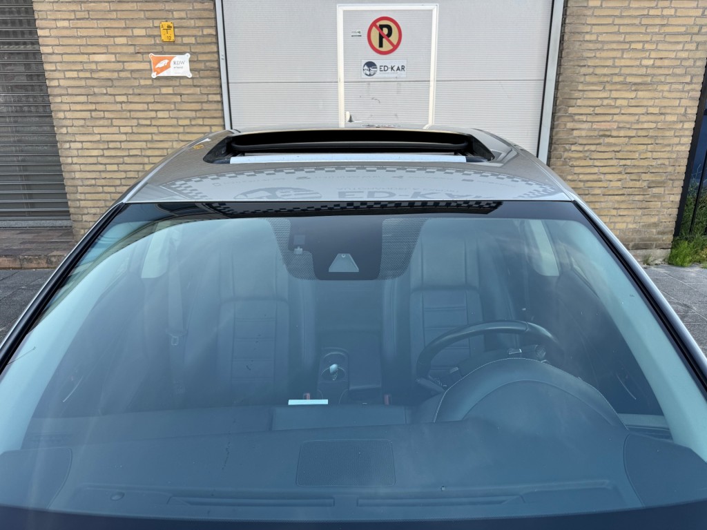 LEXUS-IS-300h Hybrid Edition 30 ACC OPENDAK LEER PRIMA AUTO