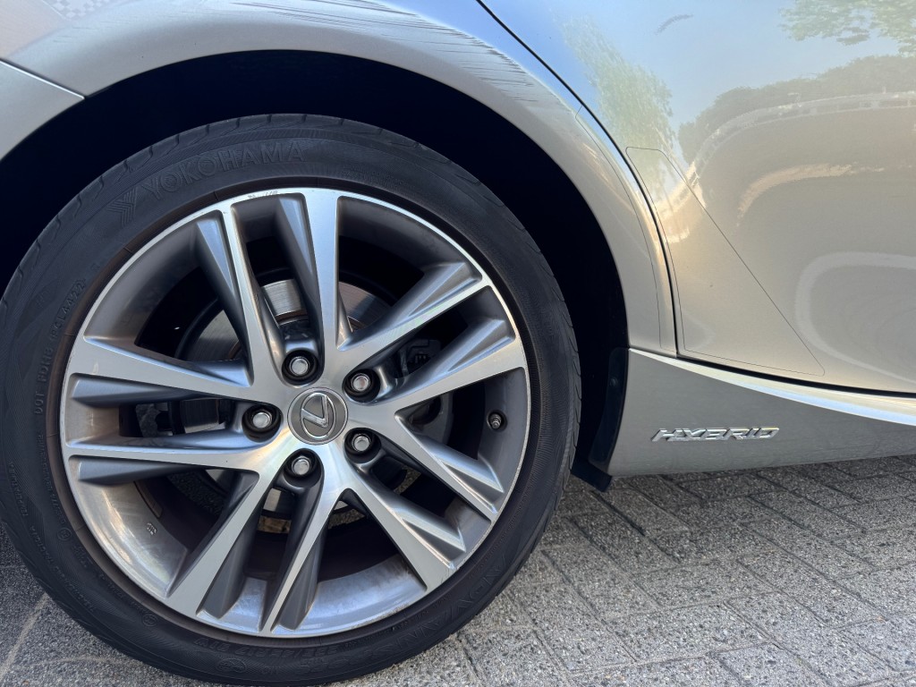 LEXUS-IS-300h Hybrid Edition 30 ACC OPENDAK LEER PRIMA AUTO