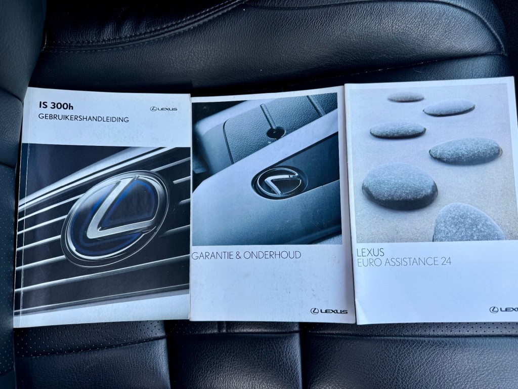 LEXUS-IS-300h Hybrid Edition 30 ACC OPENDAK LEER PRIMA AUTO