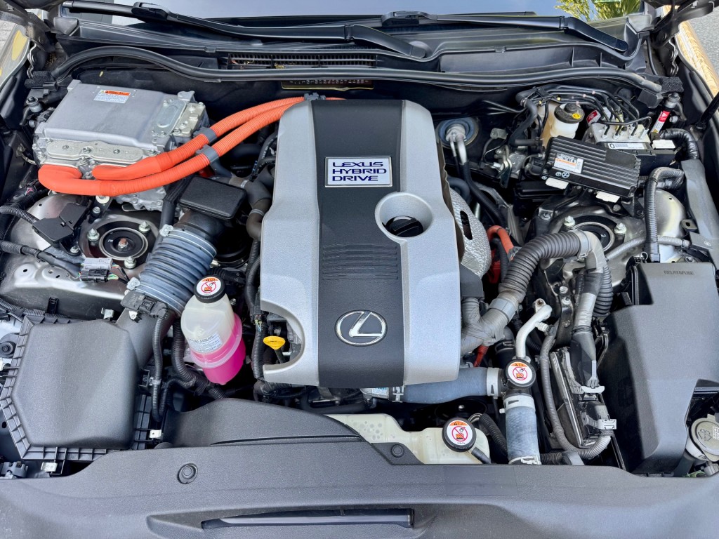 LEXUS-IS-300h Hybrid Edition 30 ACC OPENDAK LEER PRIMA AUTO
