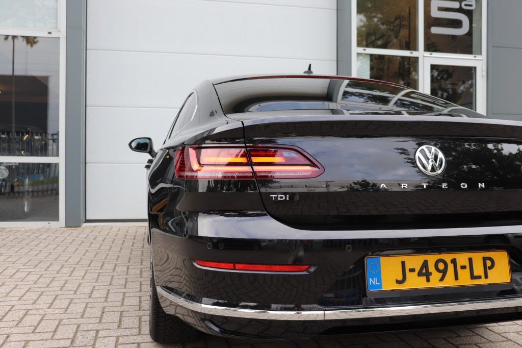 VOLKSWAGEN-ARTEON-2.0 TDI 150PK DSG AUT ELEGANCE/A.CarPlay/Massage/18