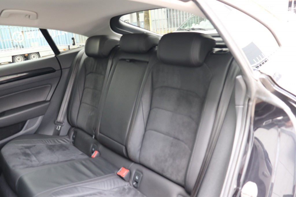 VOLKSWAGEN-ARTEON-2.0 TDI 150PK DSG AUT ELEGANCE/A.CarPlay/Massage/18