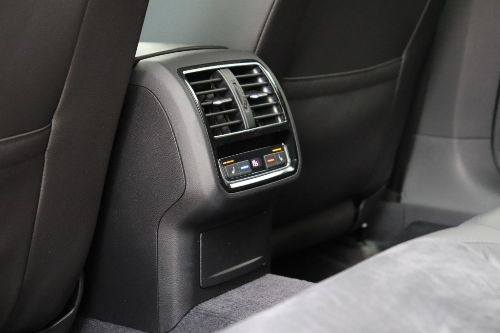 VOLKSWAGEN-ARTEON-2.0 TDI 150PK DSG AUT ELEGANCE/A.CarPlay/Massage/18
