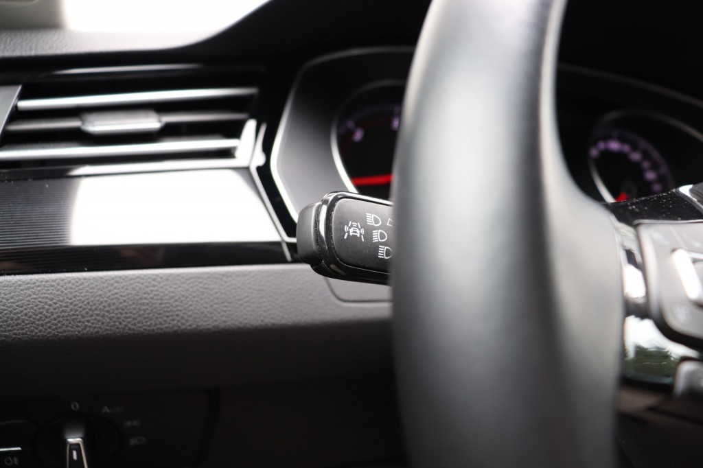 VOLKSWAGEN-ARTEON-2.0 TDI 150PK DSG AUT ELEGANCE/A.CarPlay/Massage/18