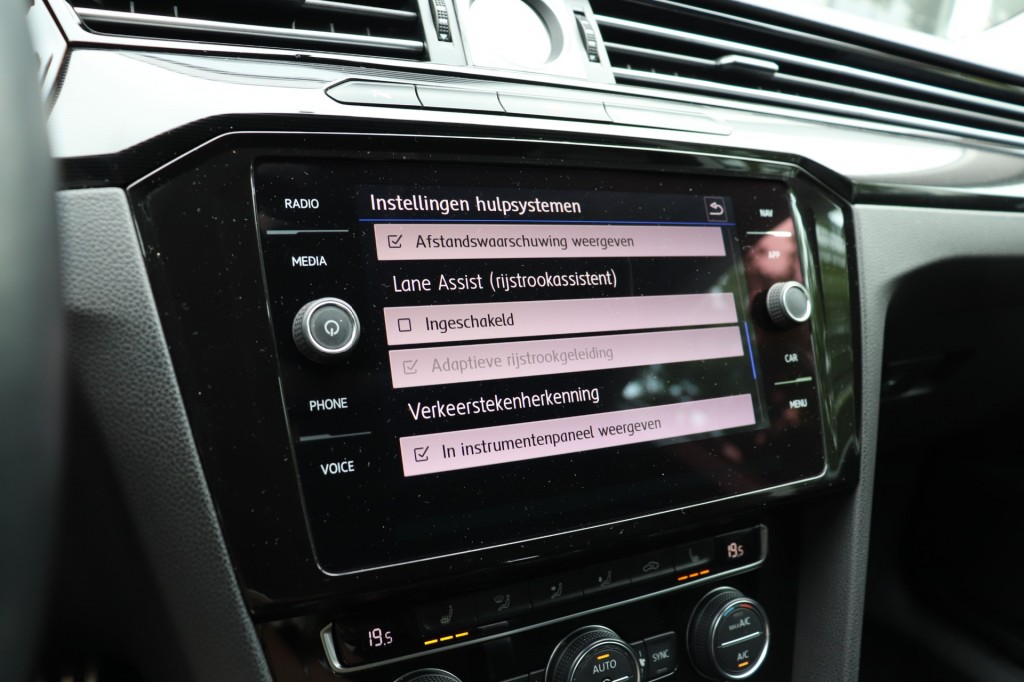 VOLKSWAGEN-ARTEON-2.0 TDI 150PK DSG AUT ELEGANCE/A.CarPlay/Massage/18
