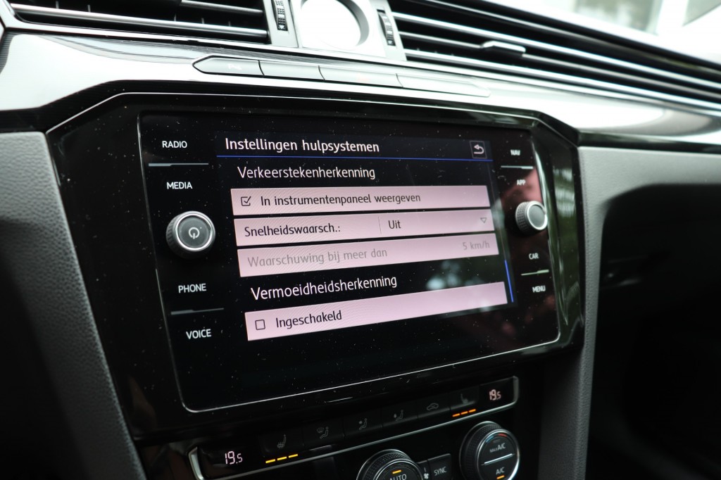 VOLKSWAGEN-ARTEON-2.0 TDI 150PK DSG AUT ELEGANCE/A.CarPlay/Massage/18
