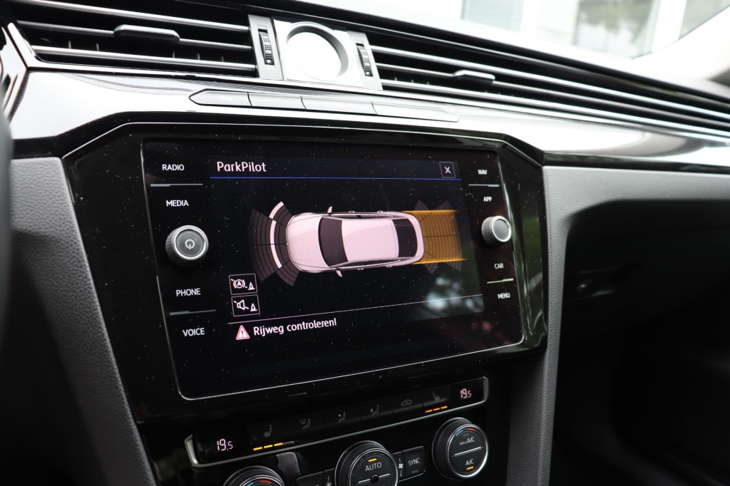 VOLKSWAGEN-ARTEON-2.0 TDI 150PK DSG AUT ELEGANCE/A.CarPlay/Massage/18
