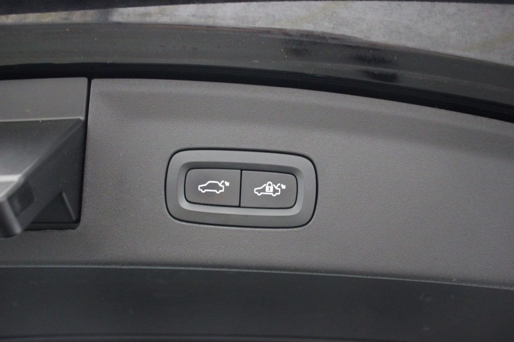POLESTAR-2-Long Range Dual Motor Launch Edition 78kWh - Panorama