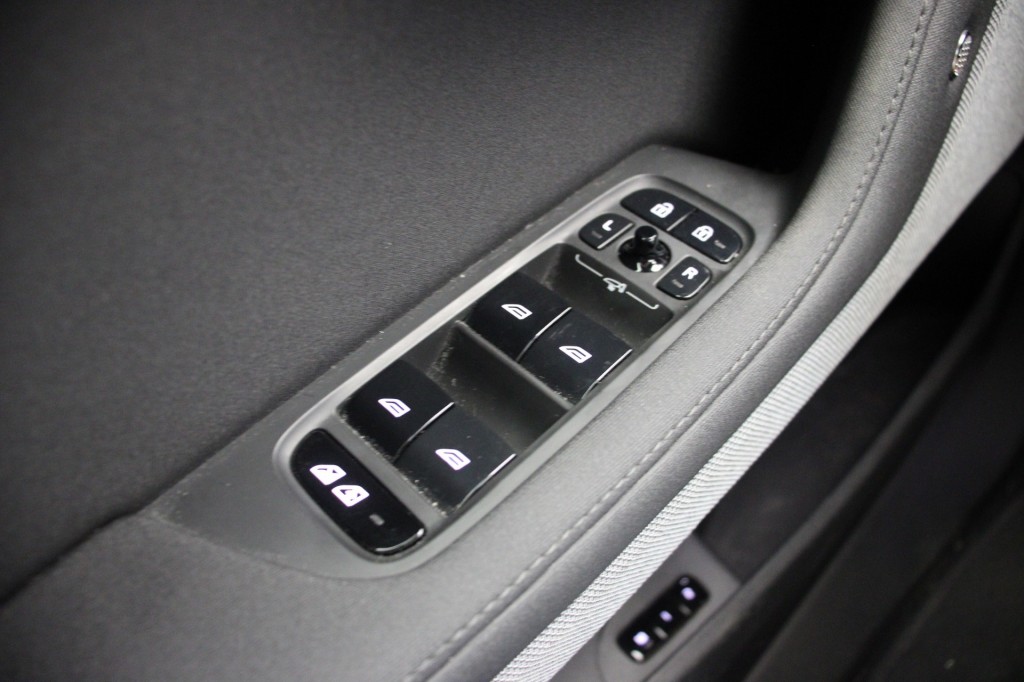 POLESTAR-2-Long Range Dual Motor Launch Edition 78kWh - Panorama