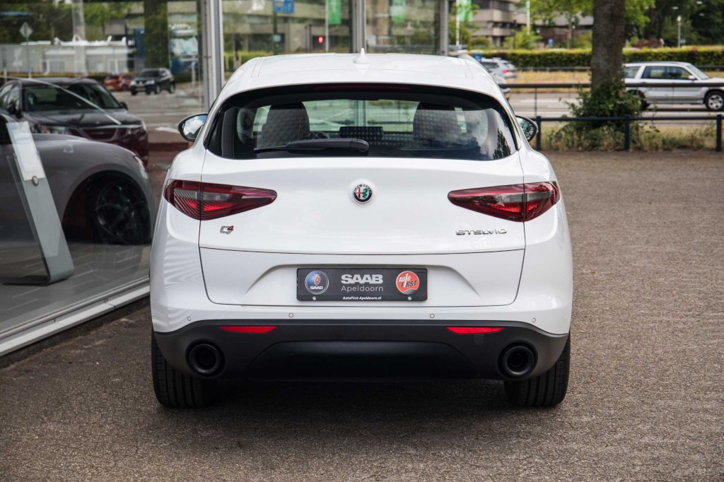 ALFA ROMEO-STELVIO-2.0 Turbo Super Q4 4 nieuwe banden