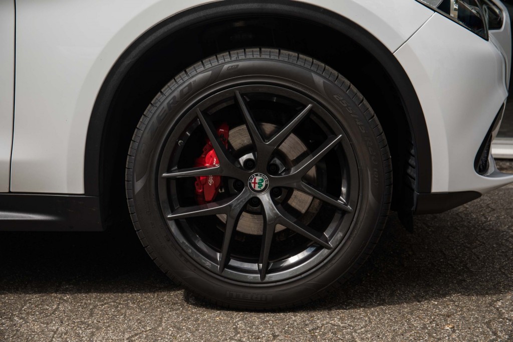 ALFA ROMEO-STELVIO-2.0 Turbo Super Q4 4 nieuwe banden
