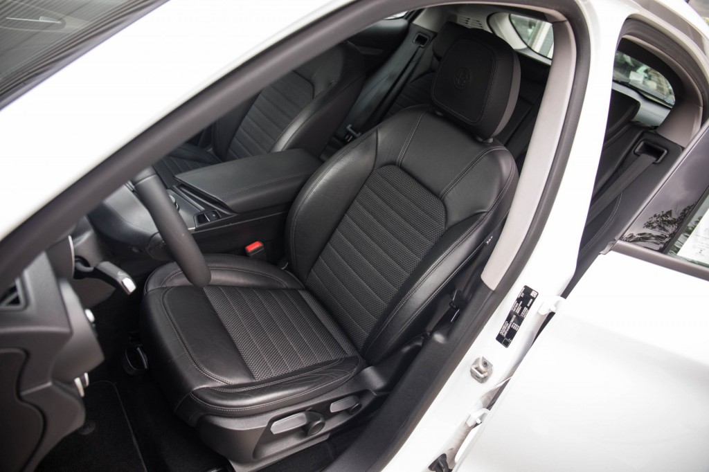 ALFA ROMEO-STELVIO-2.0 Turbo Super Q4 4 nieuwe banden