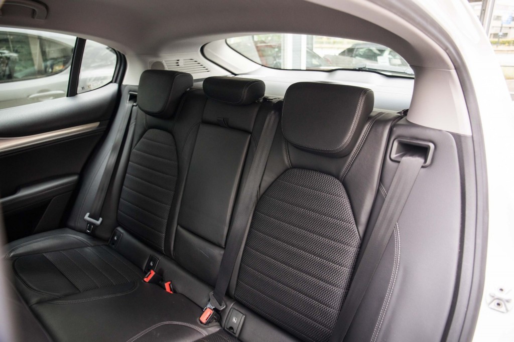 ALFA ROMEO-STELVIO-2.0 Turbo Super Q4 4 nieuwe banden