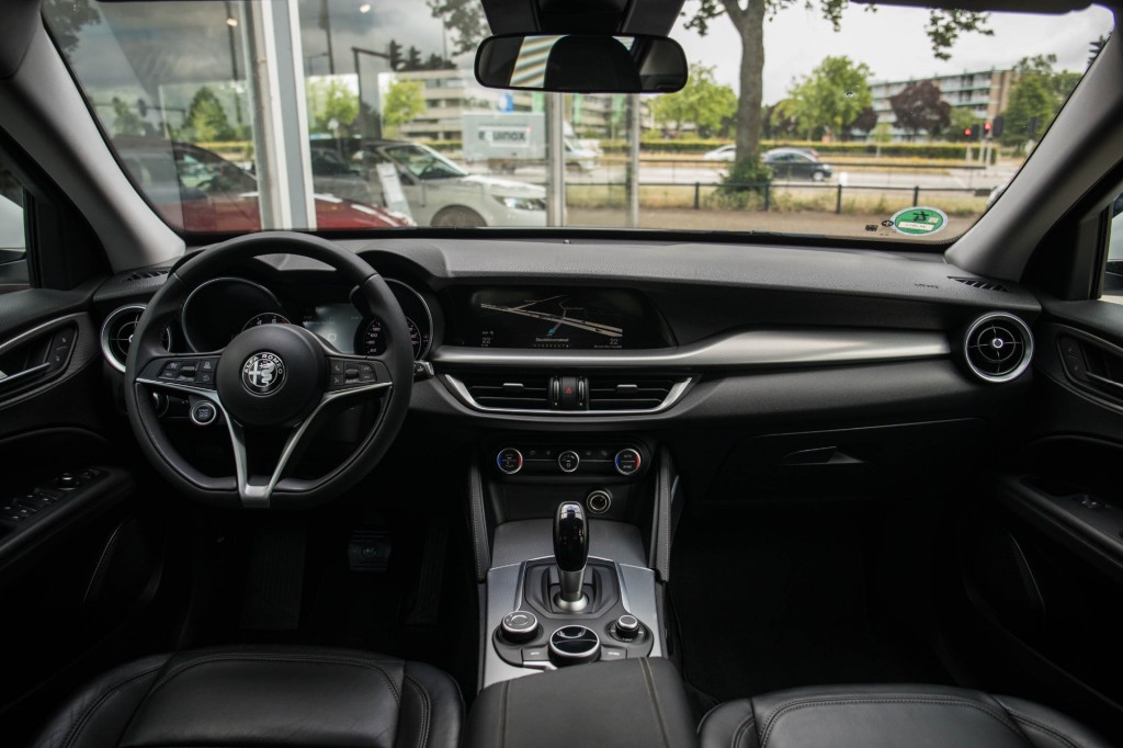 ALFA ROMEO-STELVIO-2.0 Turbo Super Q4 4 nieuwe banden