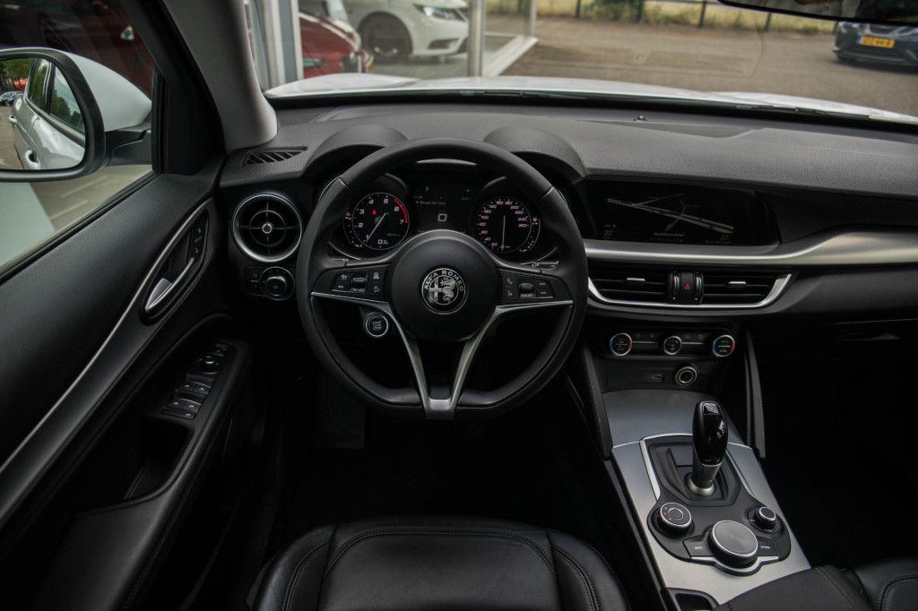 ALFA ROMEO-STELVIO-2.0 Turbo Super Q4 4 nieuwe banden
