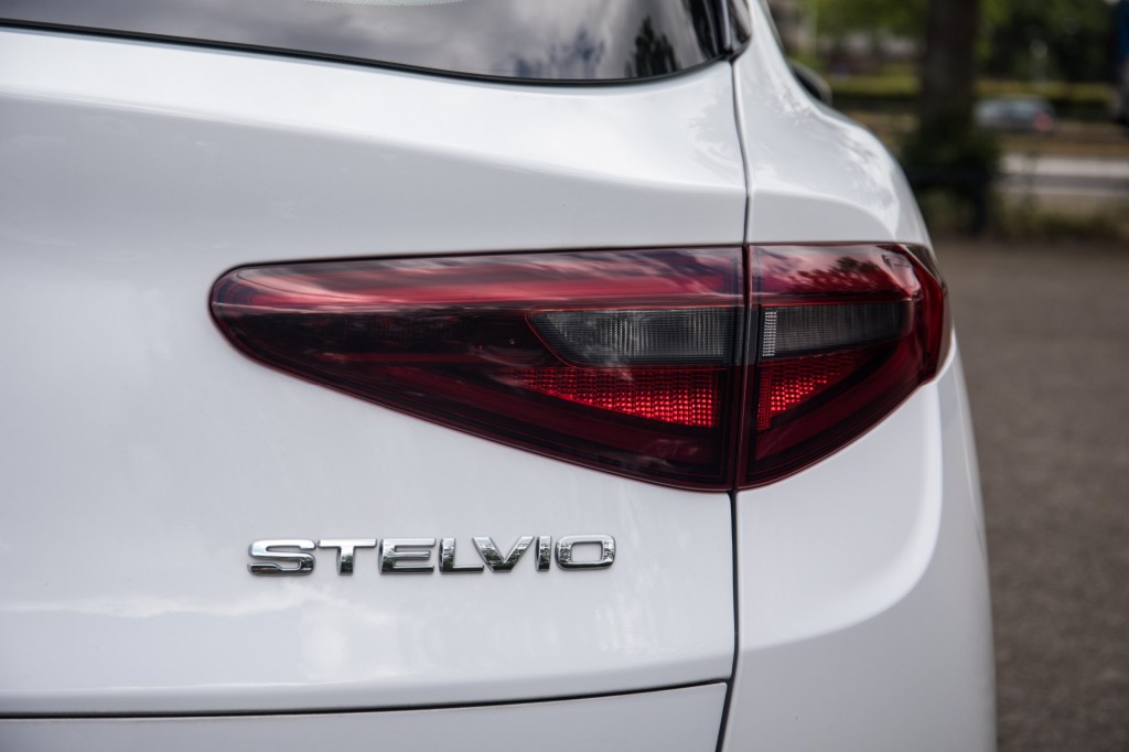 ALFA ROMEO-STELVIO-2.0 Turbo Super Q4 4 nieuwe banden