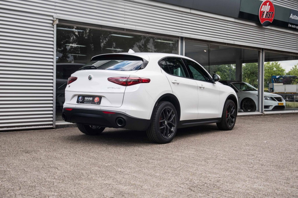ALFA ROMEO-STELVIO-2.0 Turbo Super Q4 4 nieuwe banden