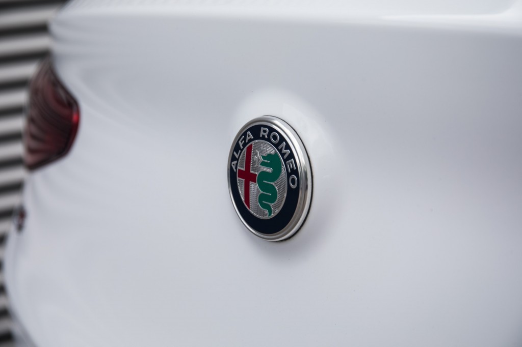 ALFA ROMEO-STELVIO-2.0 Turbo Super Q4 4 nieuwe banden