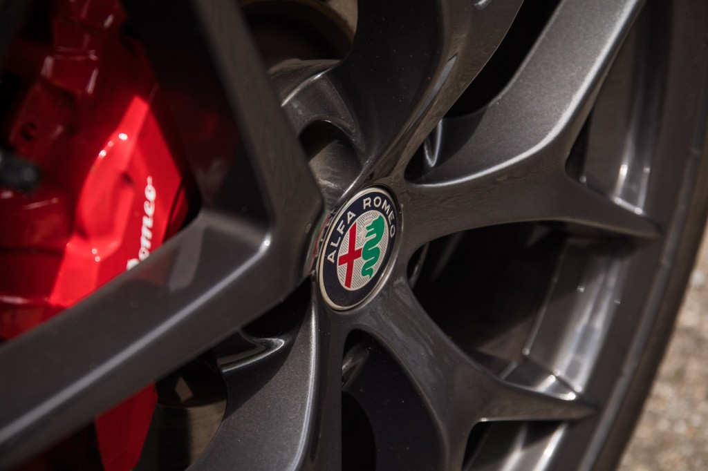 ALFA ROMEO-STELVIO-2.0 Turbo Super Q4 4 nieuwe banden