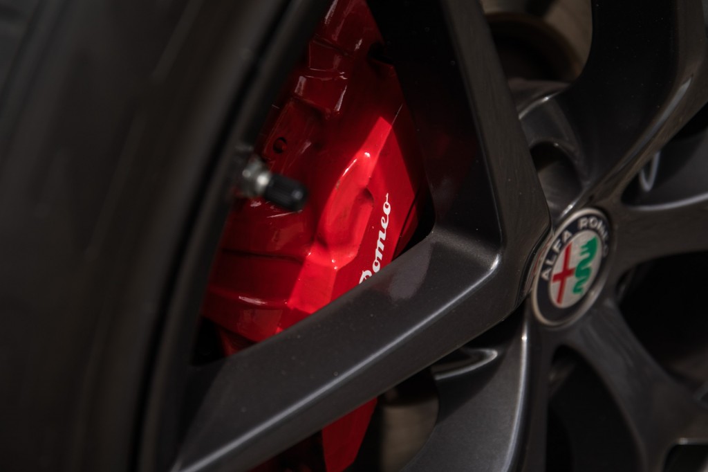 ALFA ROMEO-STELVIO-2.0 Turbo Super Q4 4 nieuwe banden