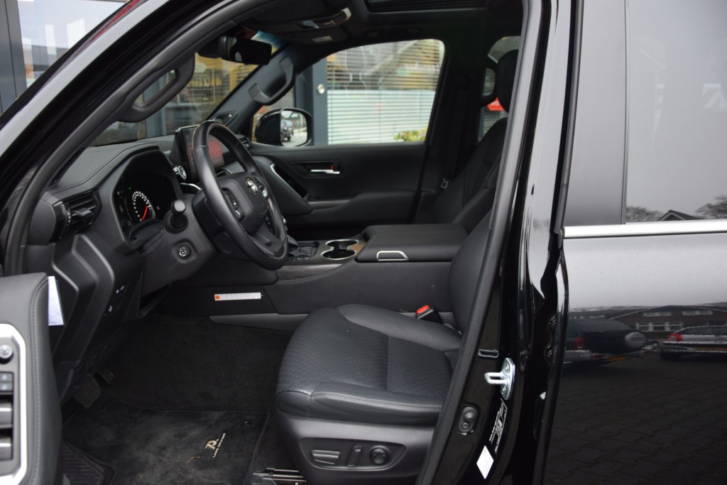 TOYOTA-LANDCRUISER 300-3.3 D 5DRS 70TH ANNIVERSARY A/T 5 SITZ