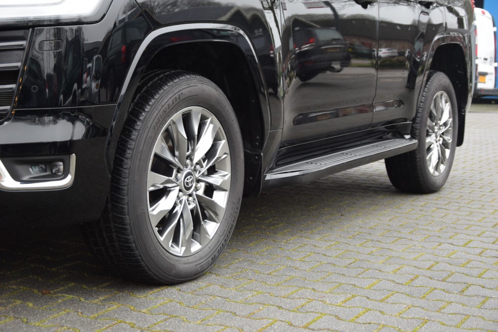 TOYOTA-LANDCRUISER 300-3.3 D 5DRS 70TH ANNIVERSARY A/T 5 SITZ
