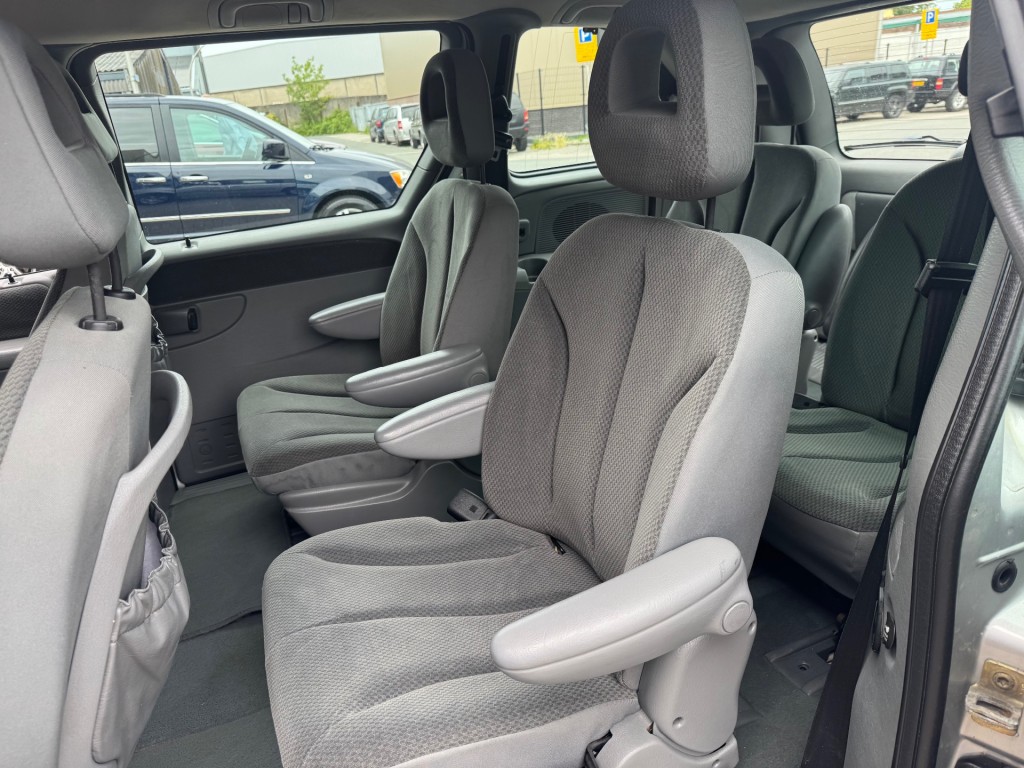 CHRYSLER-VOYAGER-3.3i V6 SE Luxe