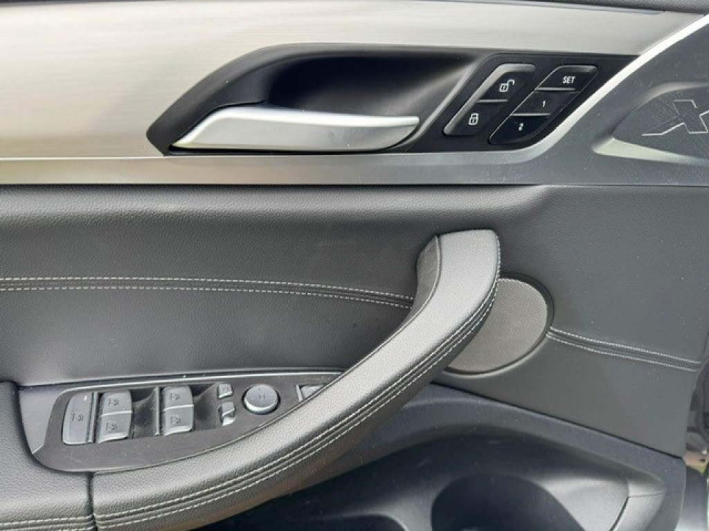 BMW-IX3-High Executive Full Options Automaat